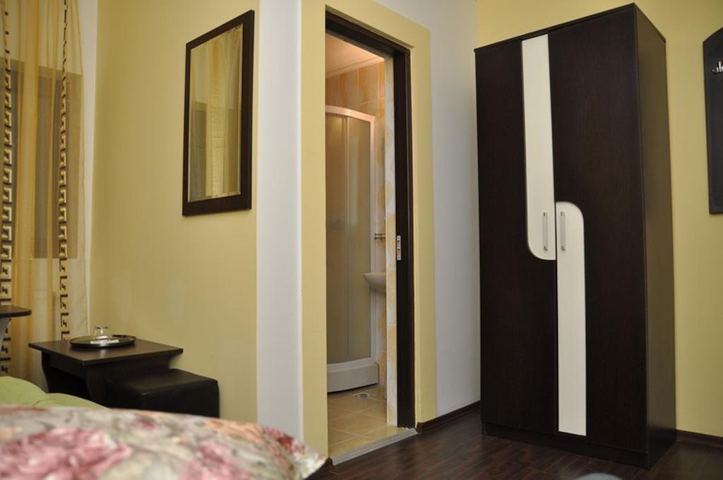 Pensiunea Brancoveneasca Campulung Ngoại thất bức ảnh